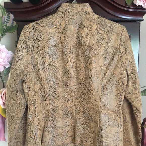 Holiday SALE price drop Beautiful Macys Alfani snakeskin jacket - Picture 3 of 5